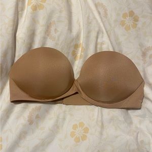 SKIMS STRAPLESS PUSH UP BRA